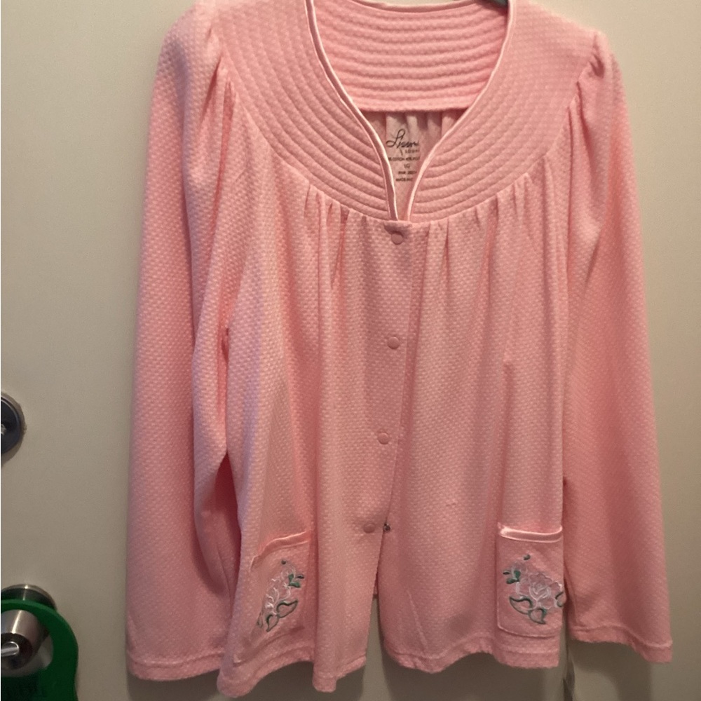 NWT pink Lounging/Bed jacket.  Size L